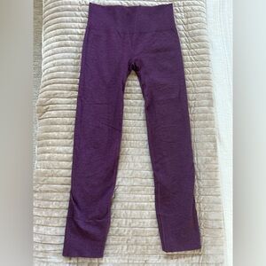 Lululemon seamless leggings. Size 6. Super flattering and comfortable!  GUC